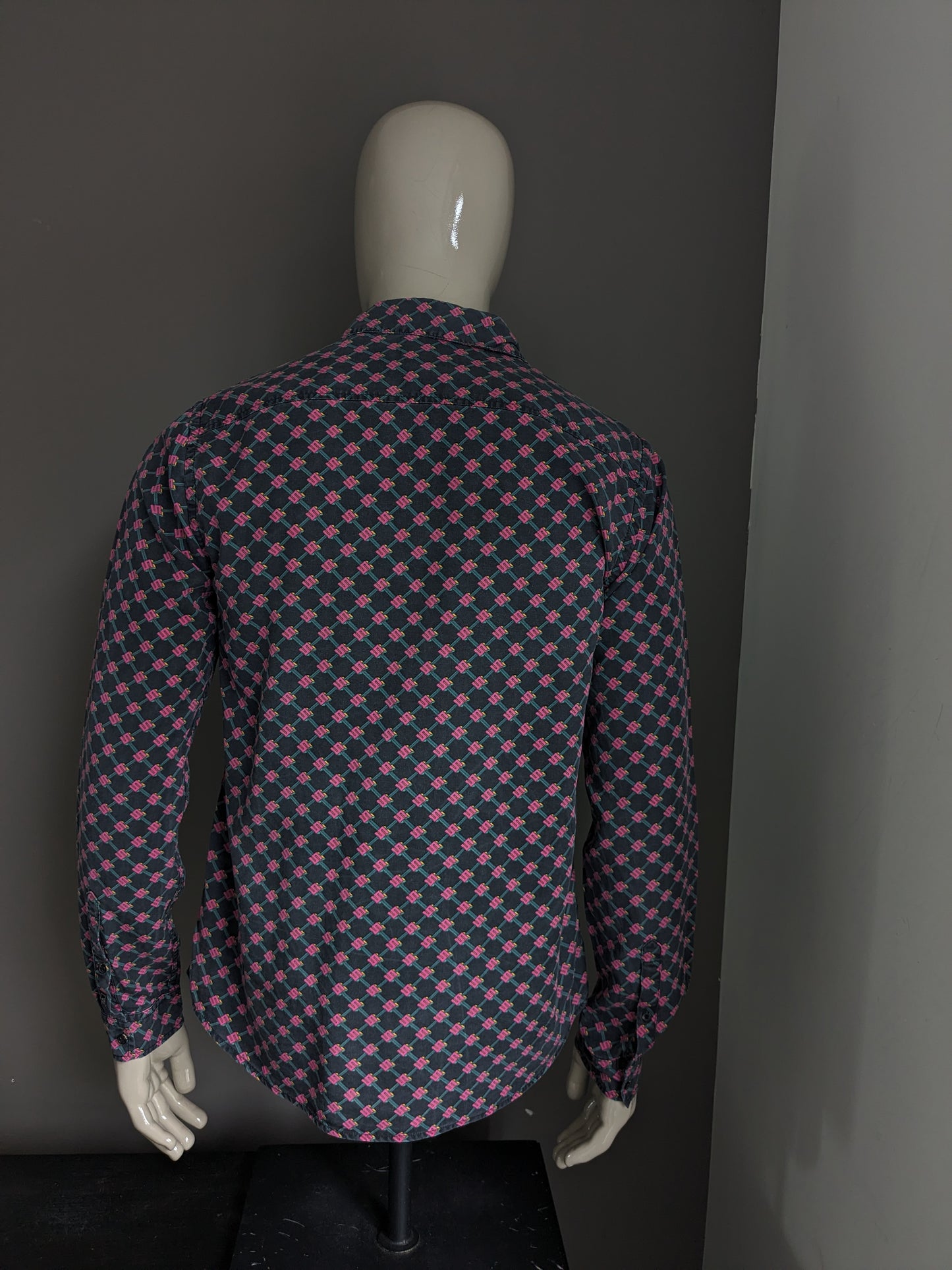 Scotch and soda shirt. Pink black green print. Size L. Regular Fit.