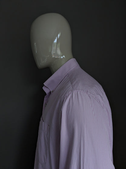 Chemise de pointe. Blanc rose rayé. Taille 2xl / xxl. Type de boutons de manchette.