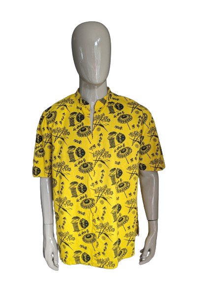 Camisa de línea A de marca con Mao / agricultores / cuello de pie. Estampado negro amarillo. Tamaño 2xl / xxl.