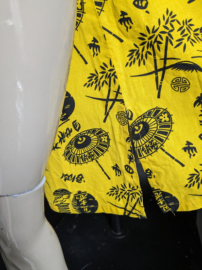 Brandless A-Line Shirt with Mao / Farmers / Standing Collar. Yellow black print. Size 2XL / XXL.