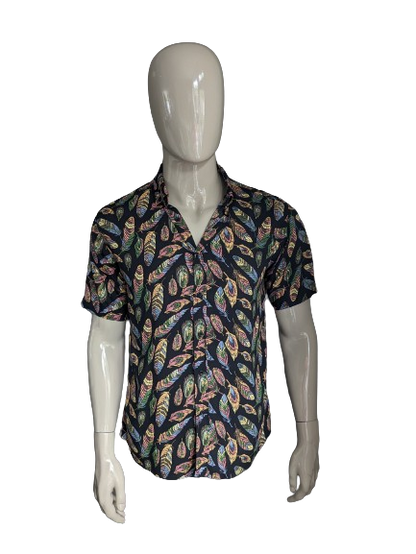 Pink Panther shirt short sleeve. Colored feathers print. Size L.