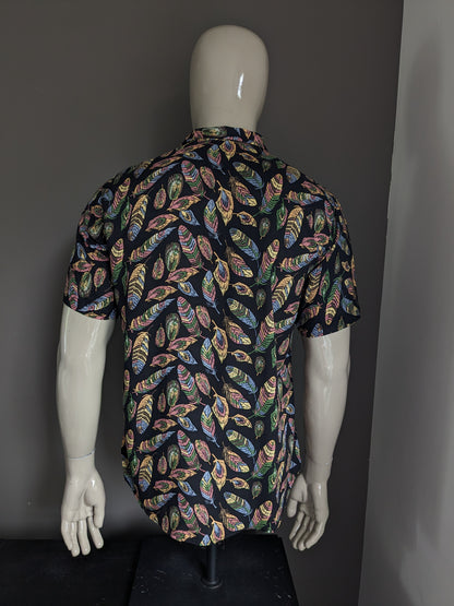 Pink Panther shirt short sleeve. Colored feathers print. Size L.