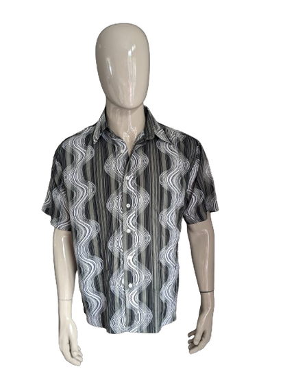 Vintage Steve Kettel shirt short sleeve. Gray black and white print with wrinkle effect. Size XL.