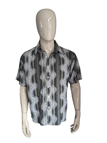 Vintage Steve Kettel shirt short sleeve. Gray black and white print with wrinkle effect. Size XL.