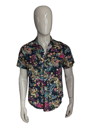 Vintage shirt short sleeve. Colored print. Size L.