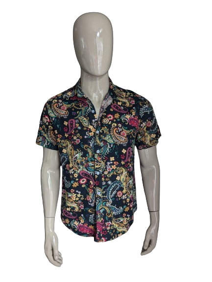 Vintage shirt short sleeve. Colored print. Size L.