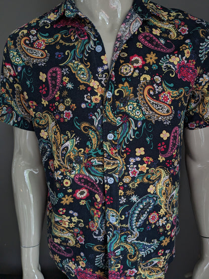 Manche courte de chemise vintage. Impression colorée. Taille L.