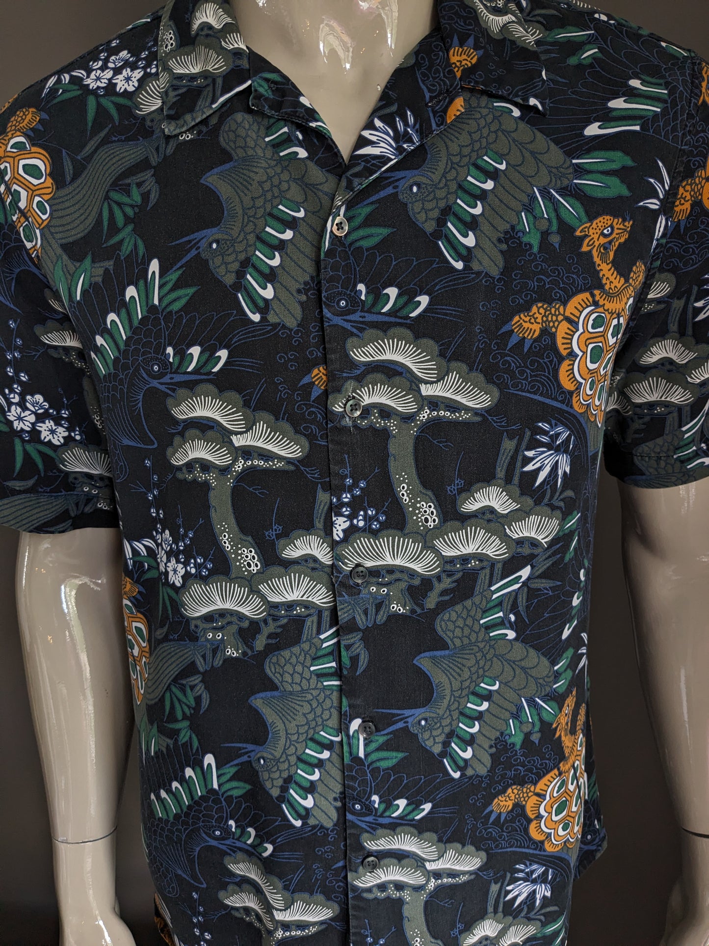 H&M Shirt short sleeve. Black green orange print. Size oversized m / l.