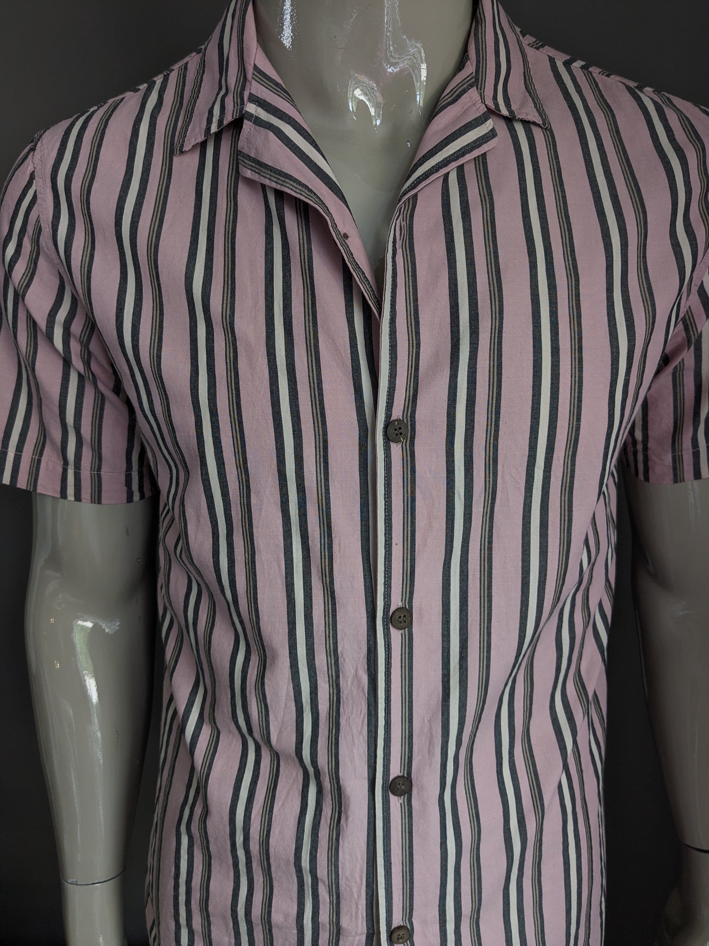 Pull & Bear shirt short sleeve. Pink gray striped. Size M.