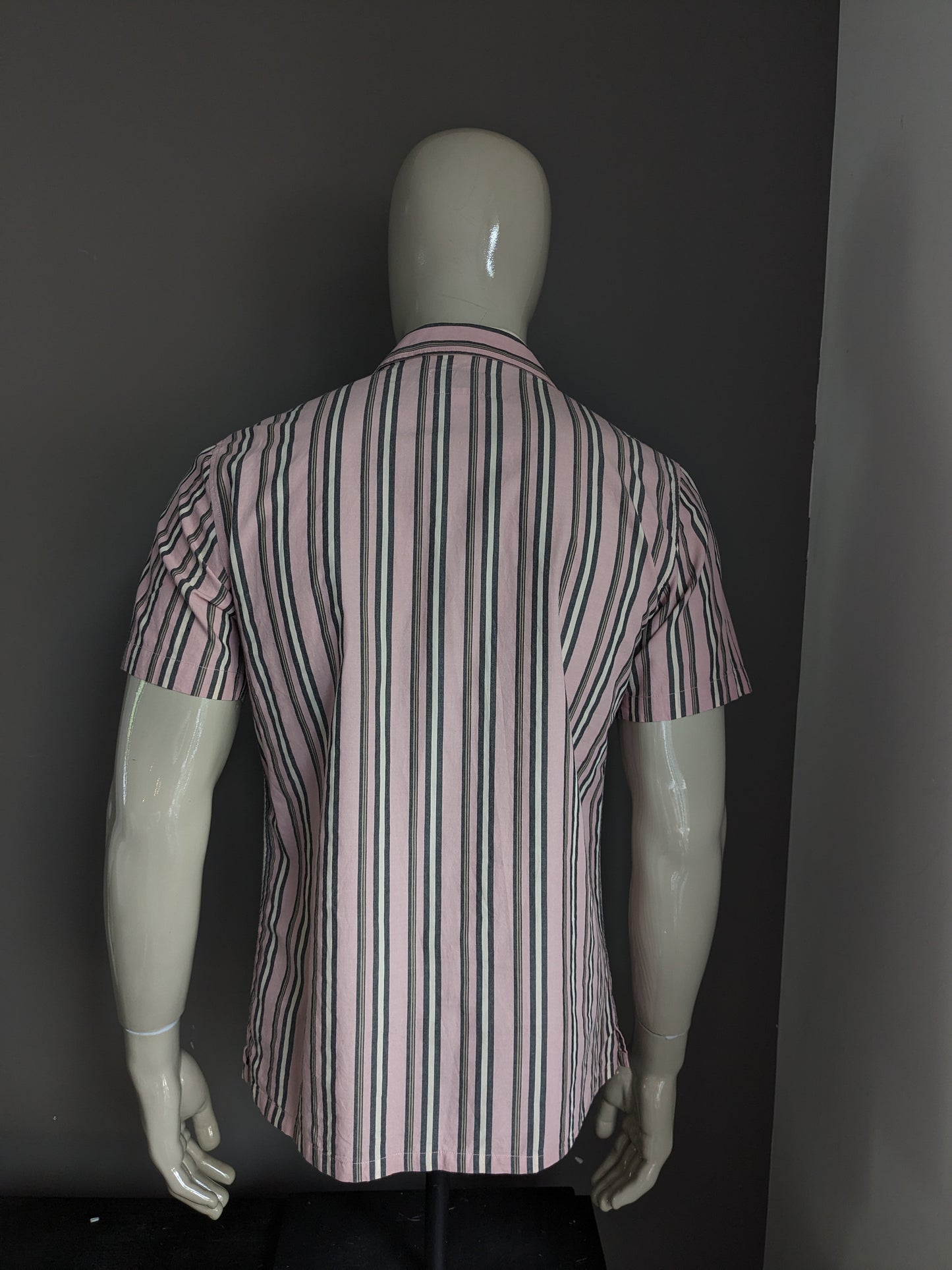 Pull & Bear shirt short sleeve. Pink gray striped. Size M.