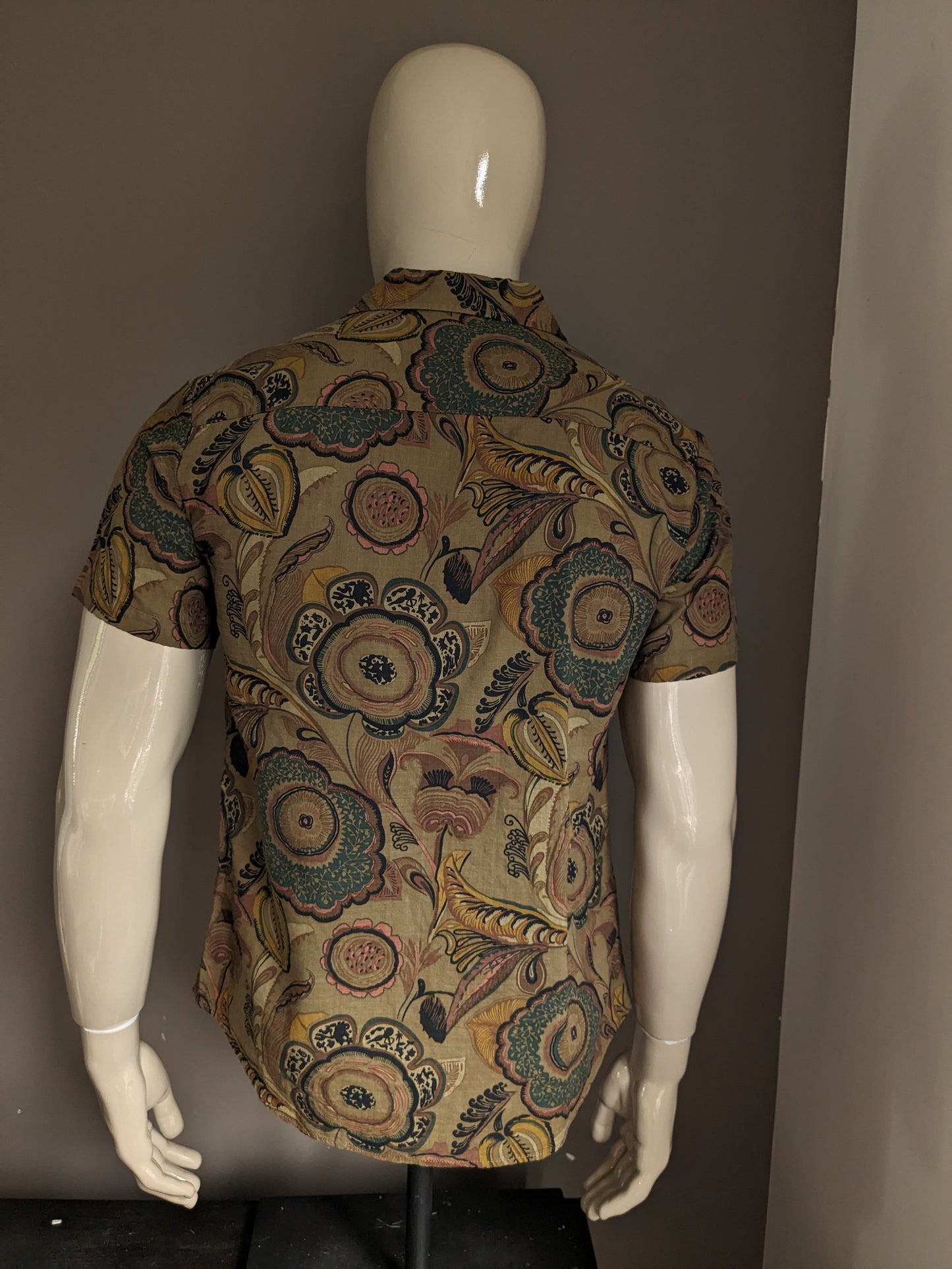 Vatpave shirt short sleeve. Brown pink yellow green print. Size S. 30% viscose.