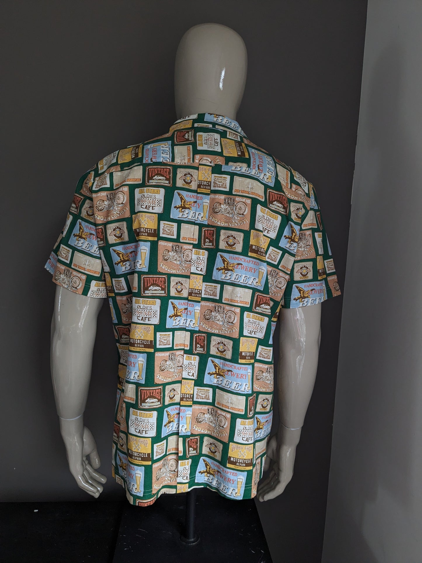 Shirt a manica corta inno. Stampa blu marrone giallo verde. Taglia L.