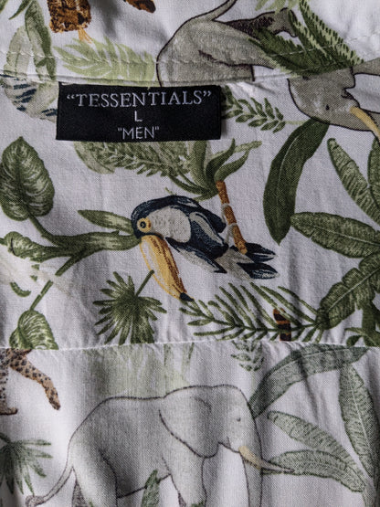 Tessentials shirt short sleeve. Green white animal-erwoud print. Size L.