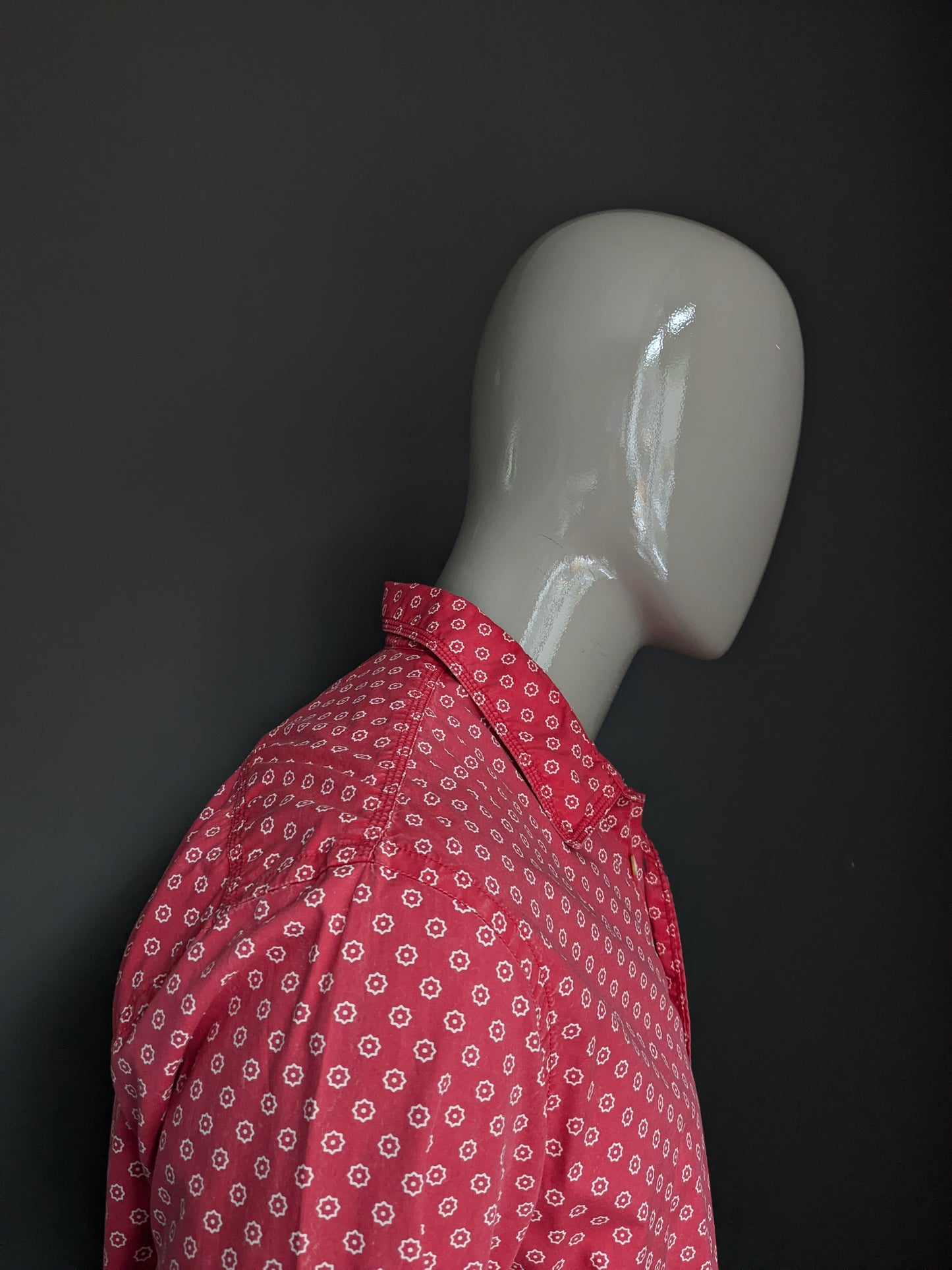 Camicia scozzese e soda. Stampa bianca rosa. Taglia XL.