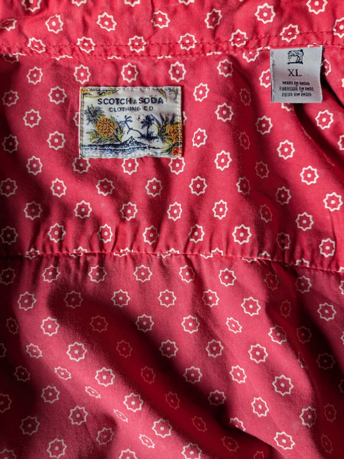 Scotch & Soda Shirt. Impression blanche rose. Taille xl.