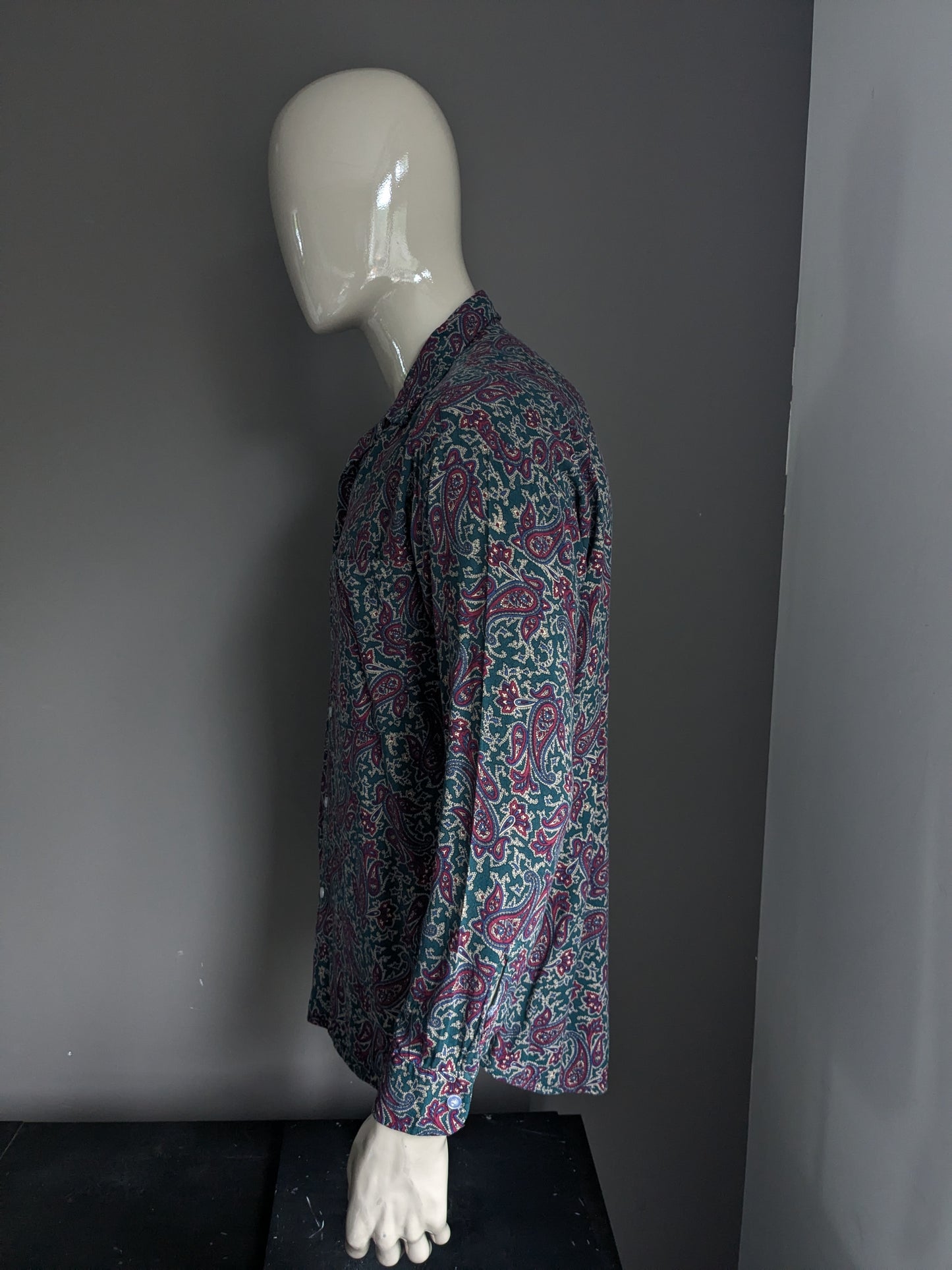 Camicia pop in Inghilterra. Stampa paisley grigio blu verde viola. Taglia L.