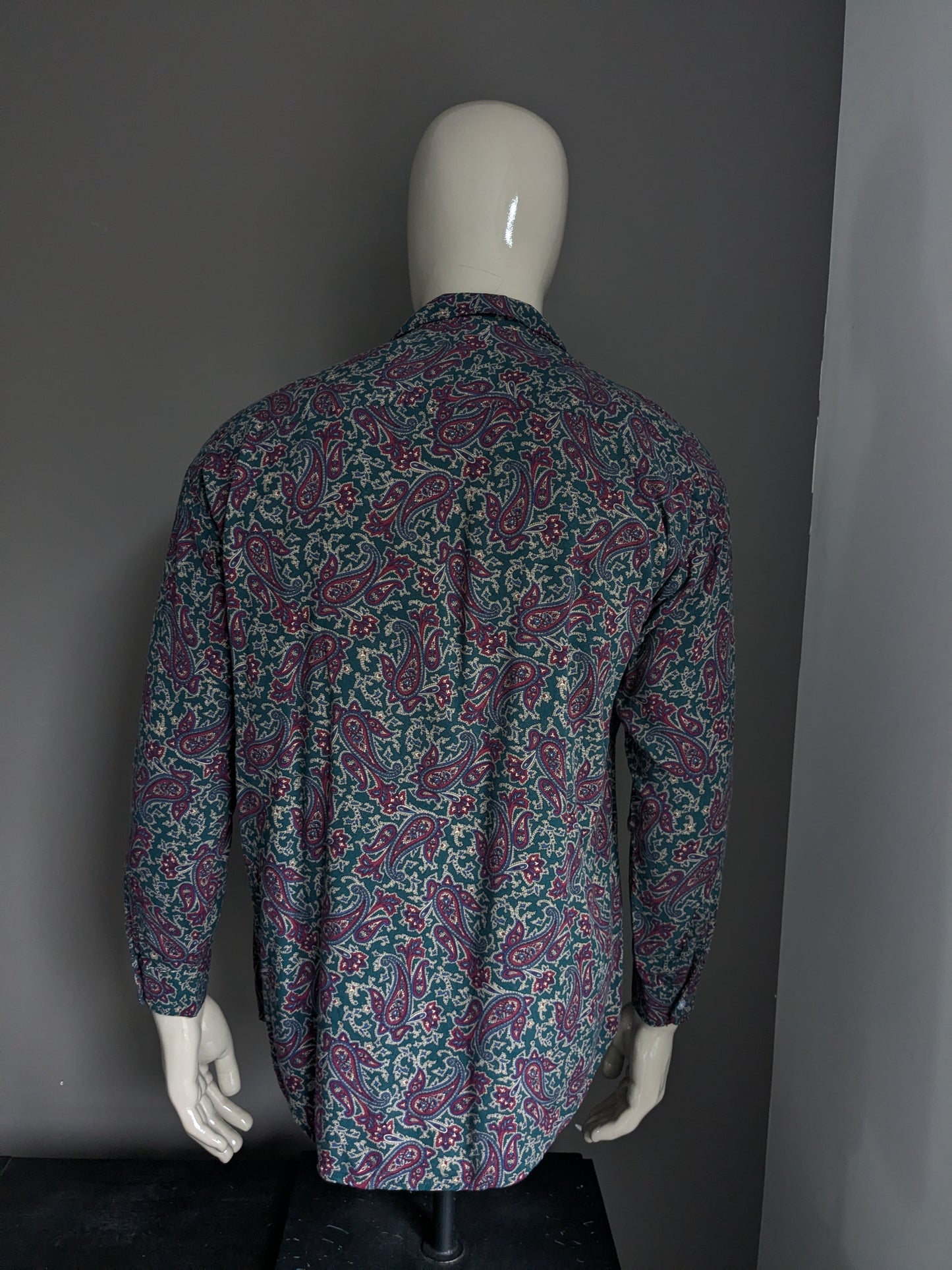 Camicia pop in Inghilterra. Stampa paisley grigio blu verde viola. Taglia L.