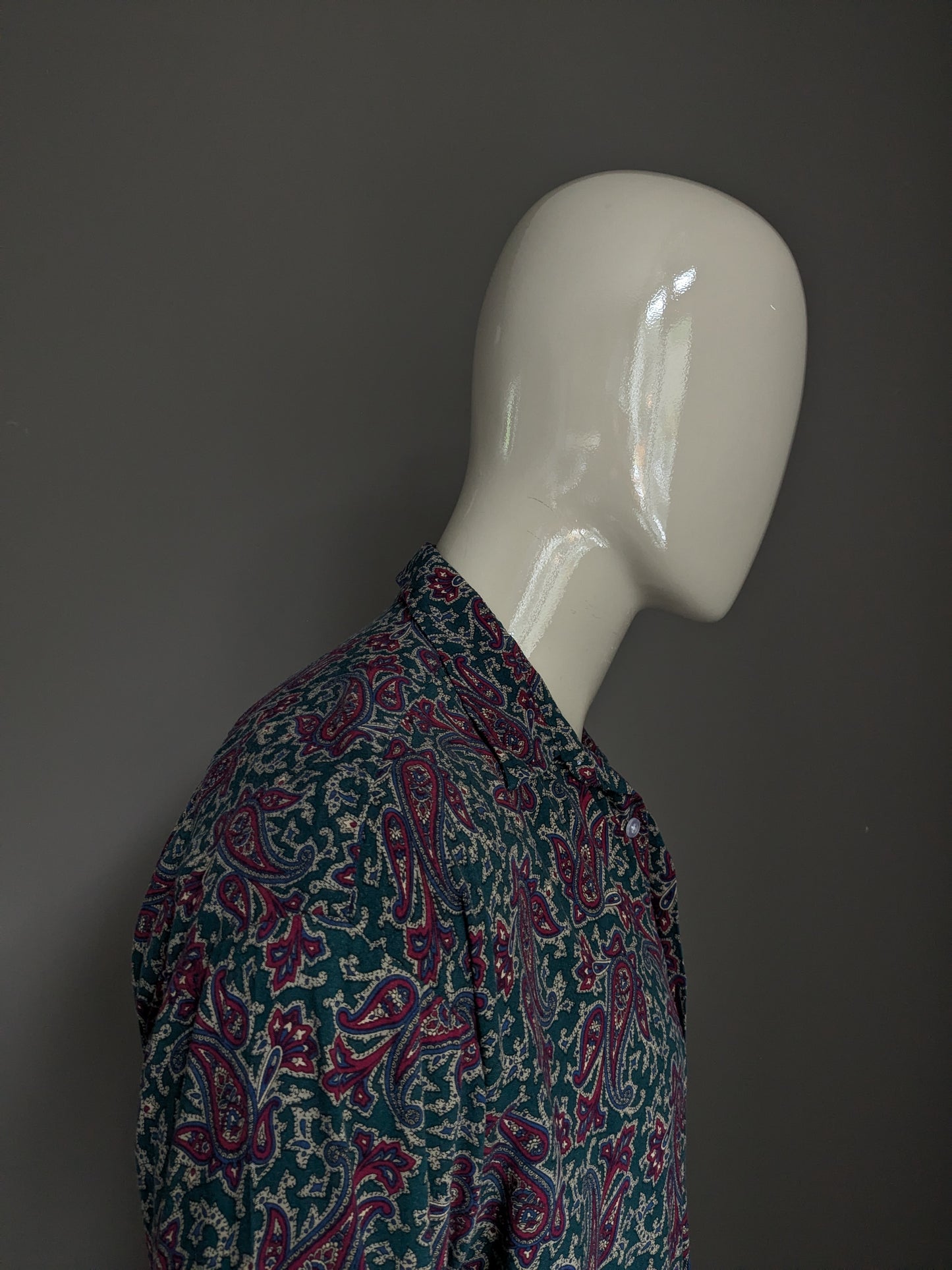 Camicia pop in Inghilterra. Stampa paisley grigio blu verde viola. Taglia L.