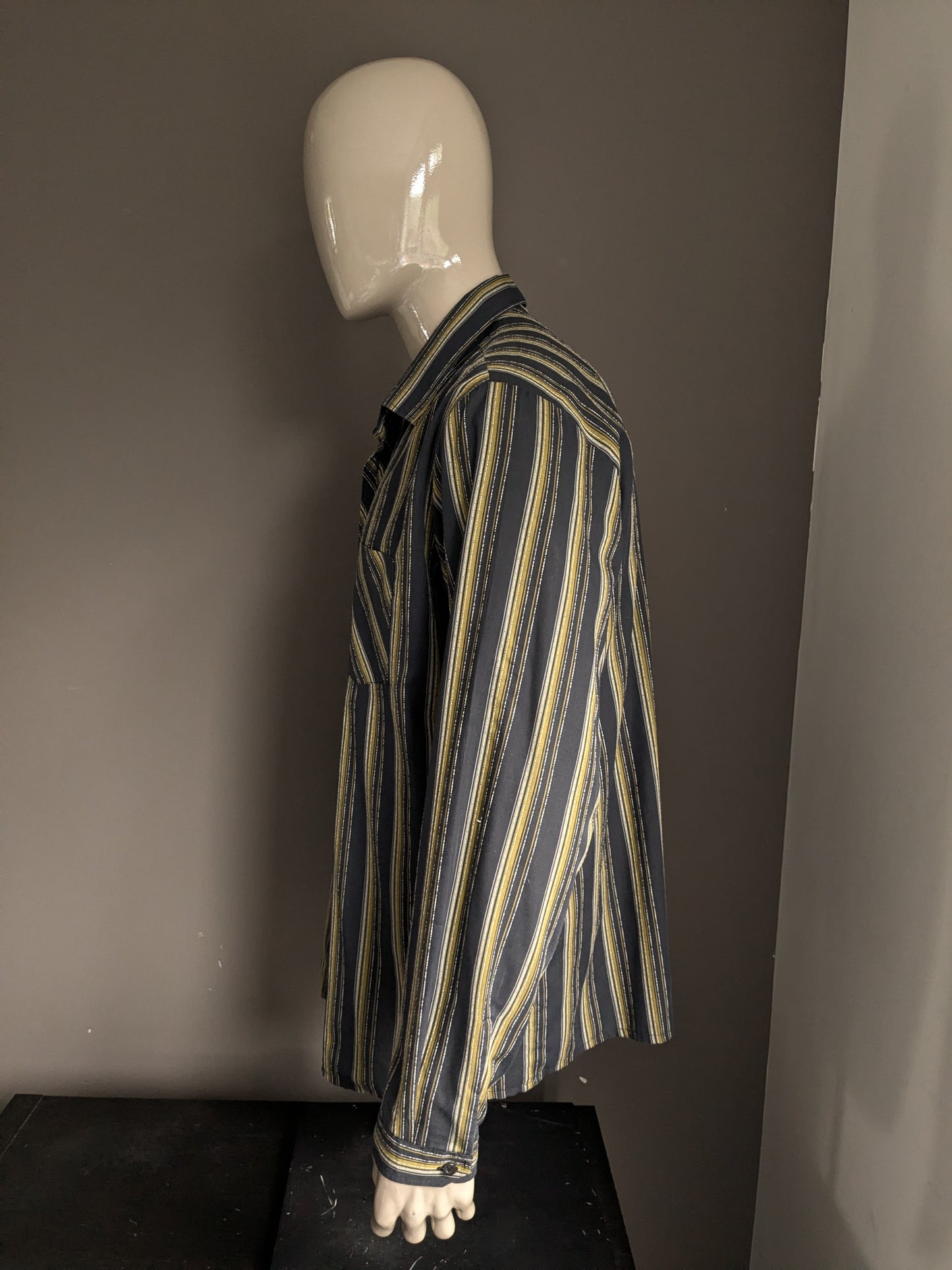 Vintage Williams shirt. Gray yellow white striped. Size 2XL / XXL.