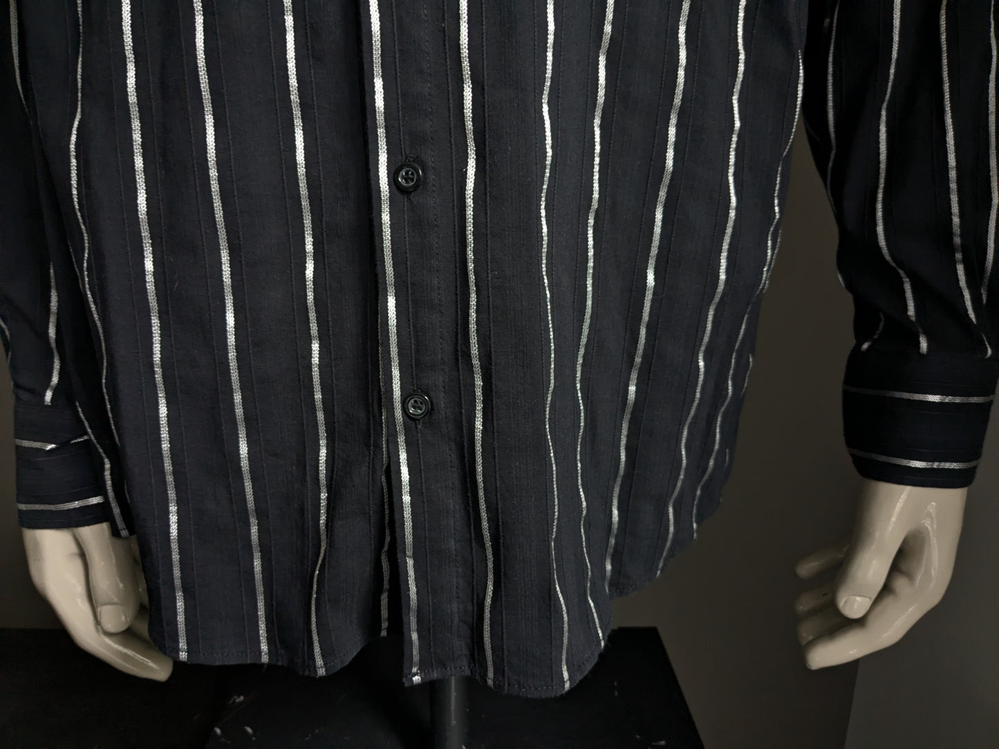 Vintage shirt. Black silver striped. Size XL. stretch.