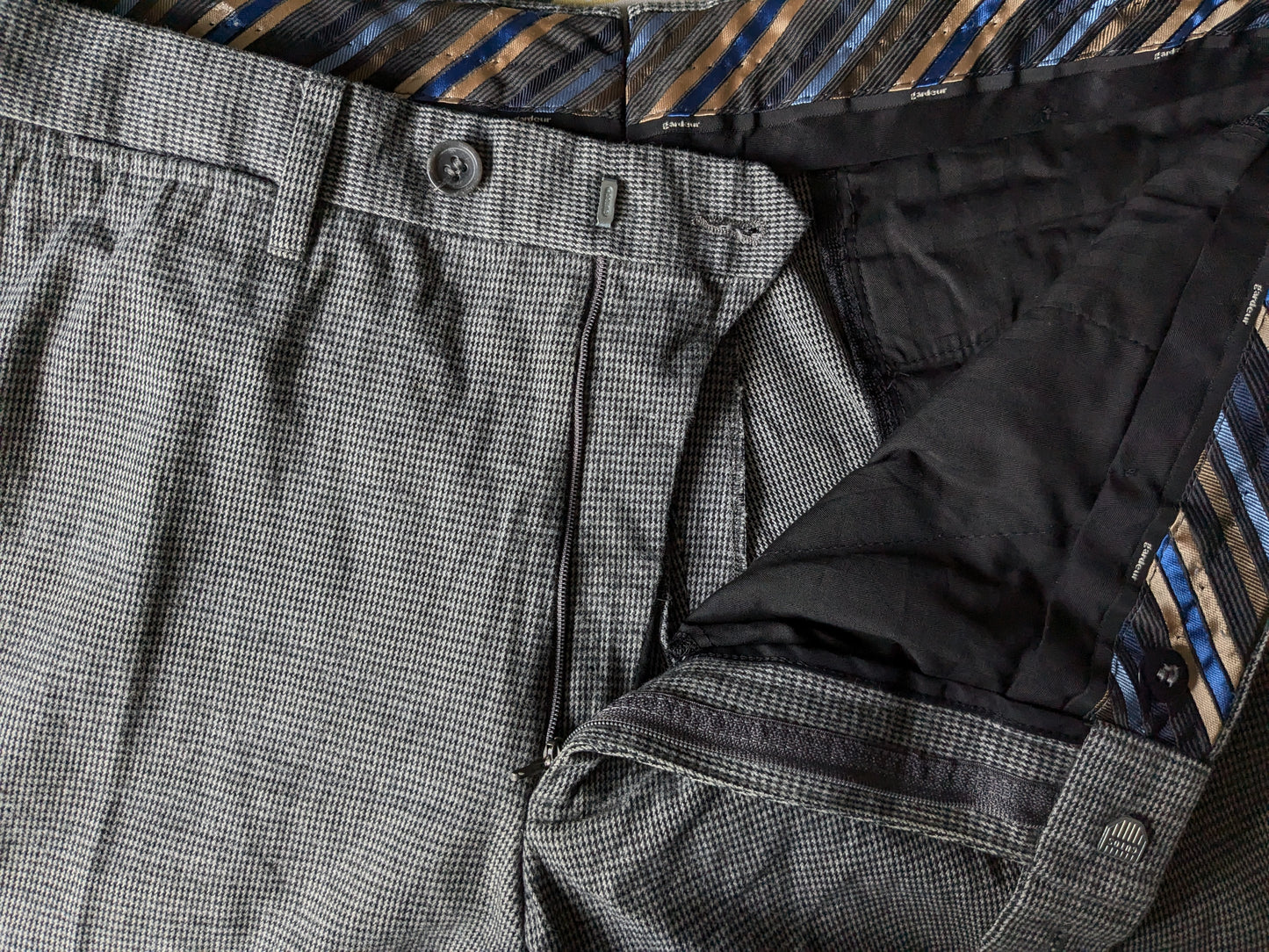 Pantaloni Gardeur. Moto nero grigio. Taglia 54 / XL.