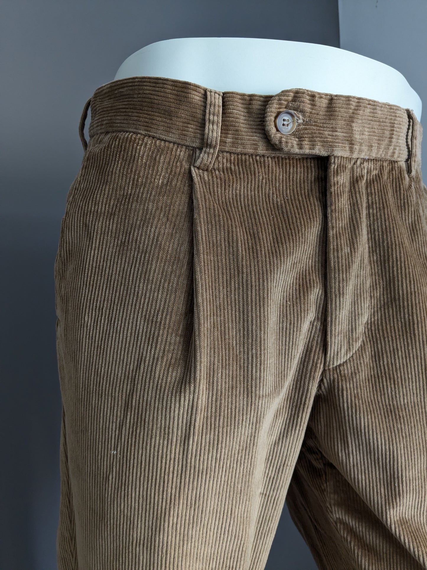 Steppin legte Ribbroek. Braun gefärbt. Größe 50 / M. Modell "Churchill". Gestreckt.