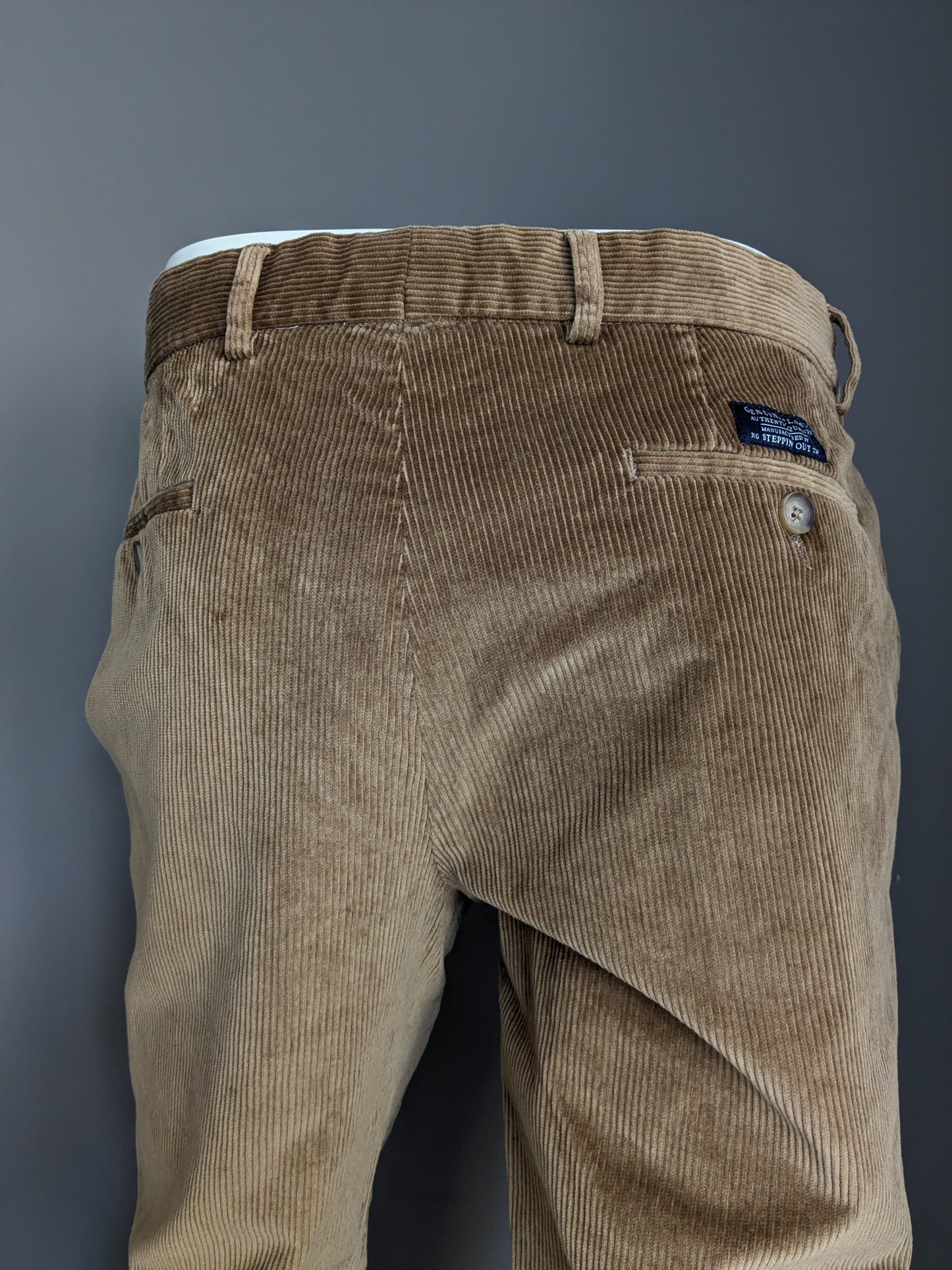 Steppin legte Ribbroek. Braun gefärbt. Größe 50 / M. Modell "Churchill". Gestreckt.