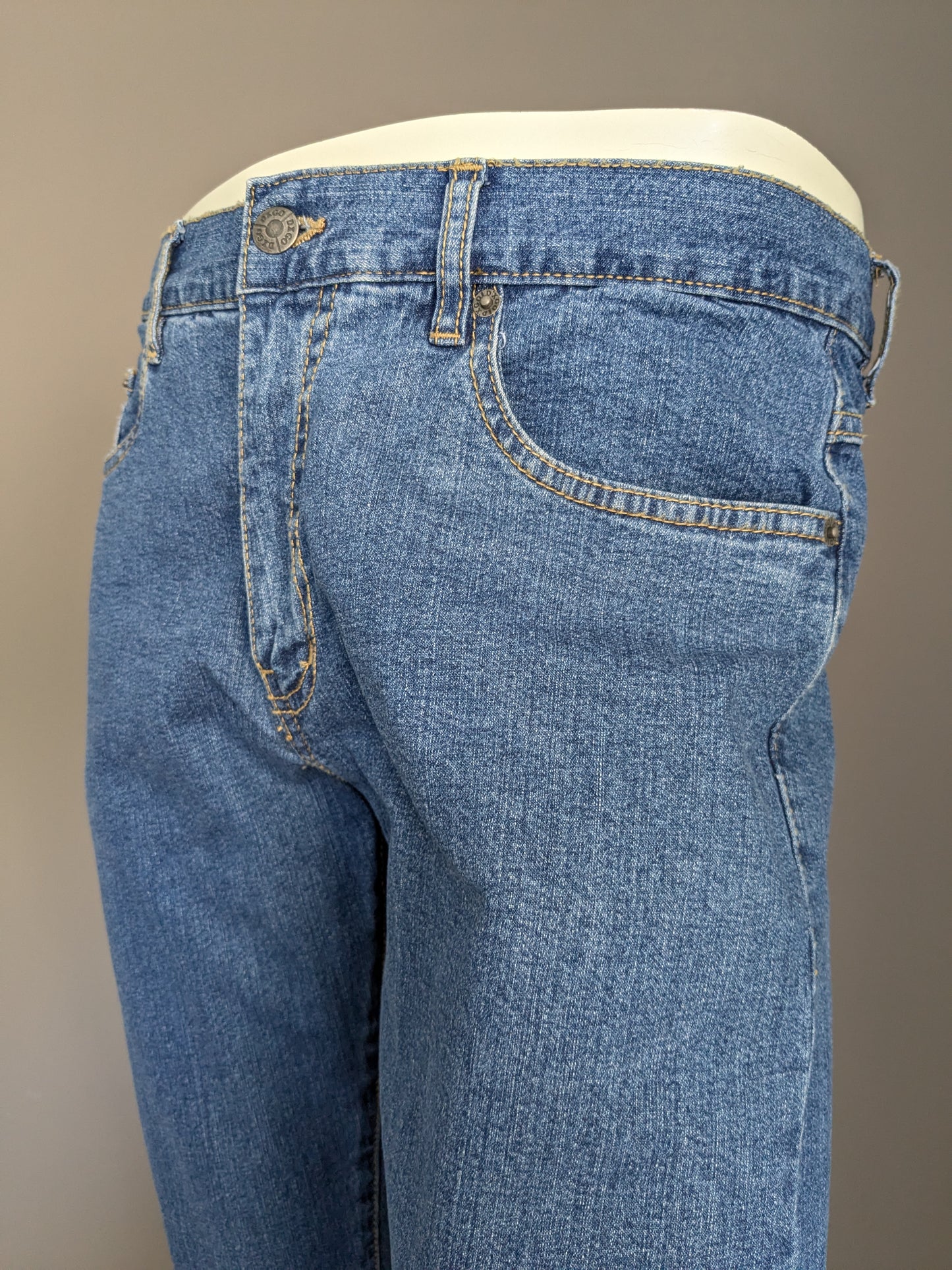 DXGO jeans. Blauw gekleurd. Maat W33 - L 34. Stretch.