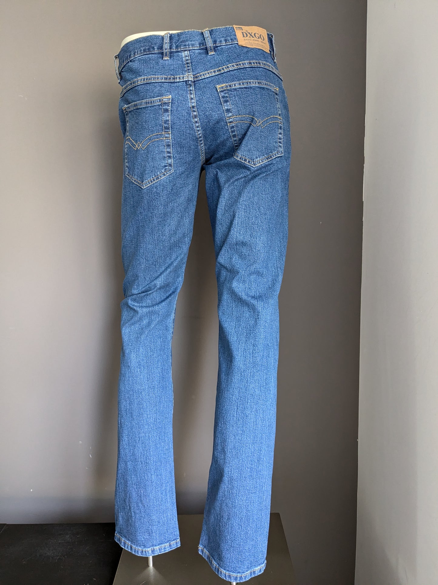 Jeans dxgo. Colorato blu. Dimensione W33 - L 34. Allungamento.