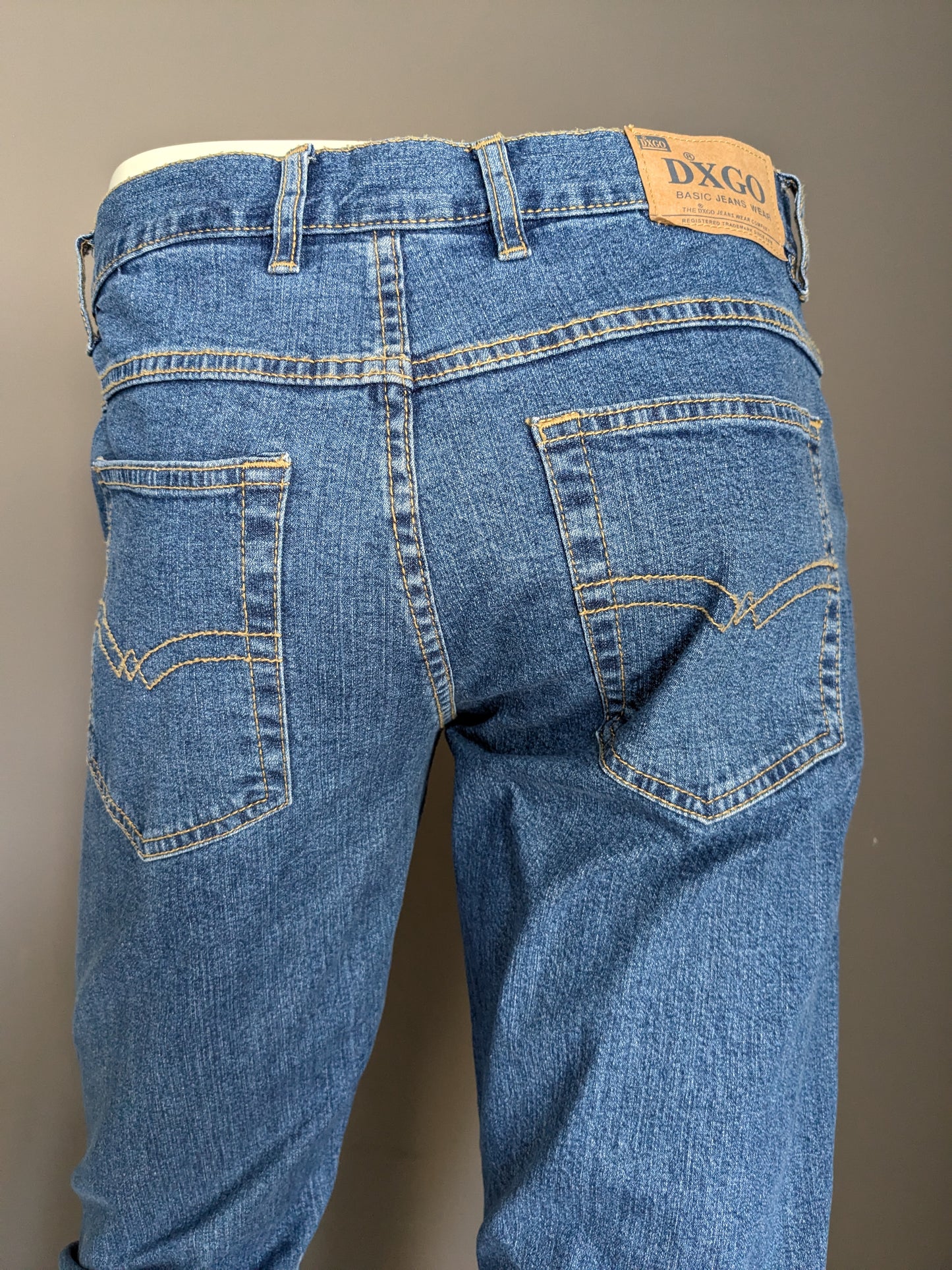 Jeans dxgo. Colorato blu. Dimensione W33 - L 34. Allungamento.