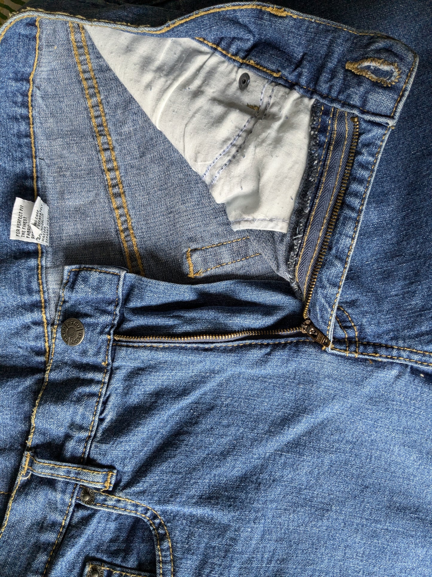 DXGO jeans. Blauw gekleurd. Maat W33 - L 34. Stretch.