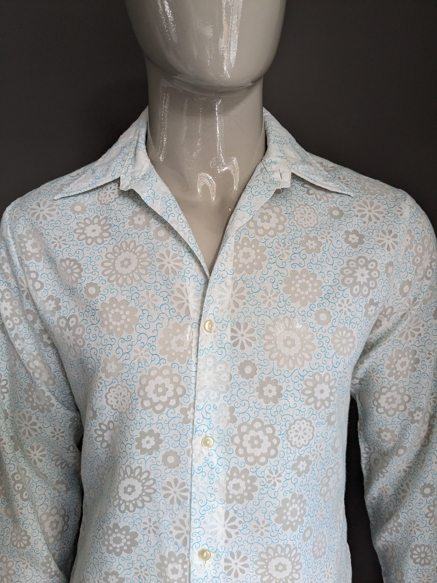 Beautiful 70's Zornica shirt with point collar. Light translucent white green flower motif. Size M.