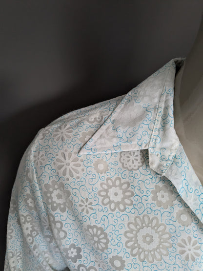 Hermosa camisa Zornica de los 70 con cuello puntual. Motifa de flor verde blanca translúcida. Talla M.