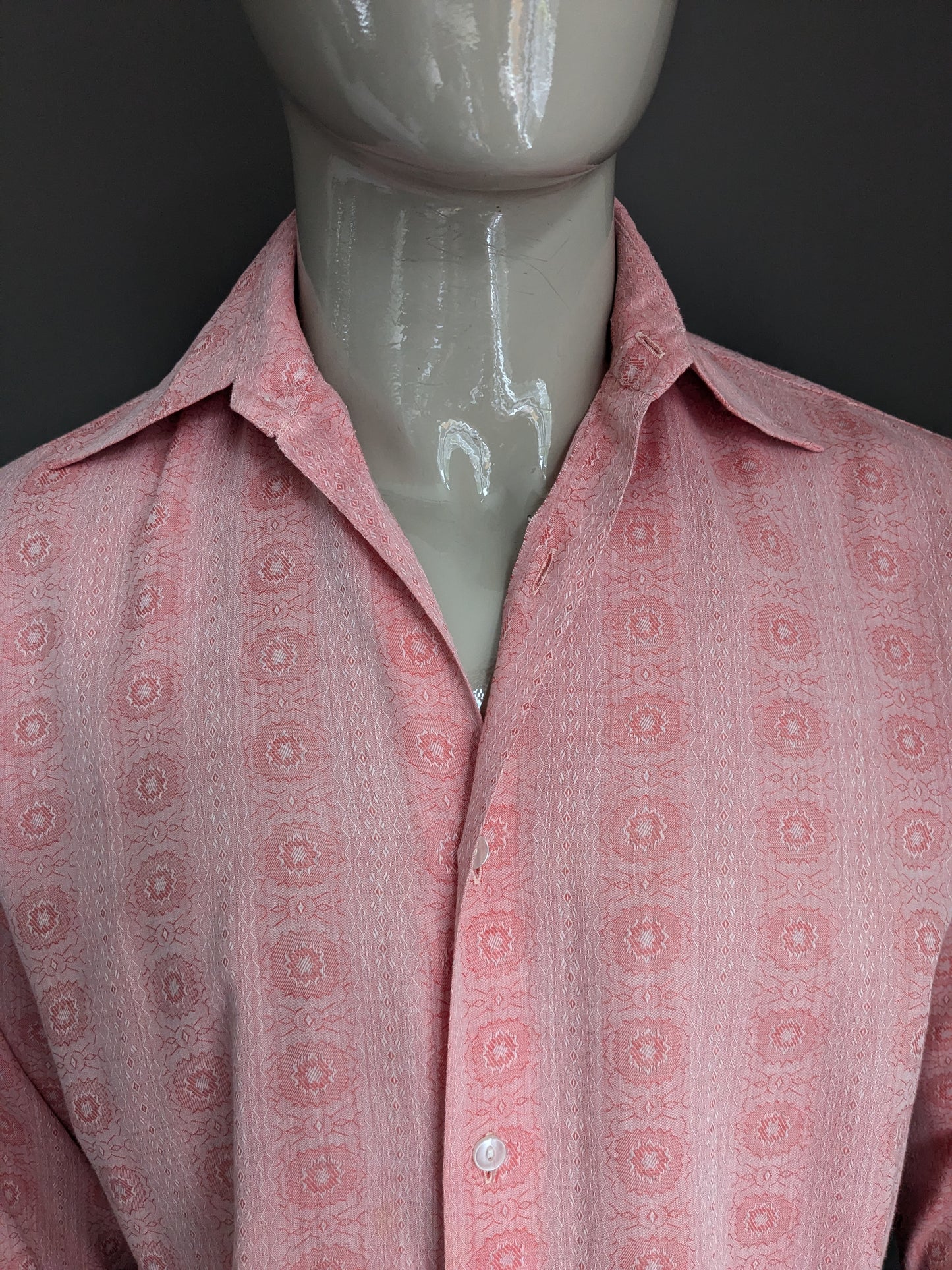 Vintage 70's Get Smart Shirt with Point Collar. Pink beige motif. Size L.