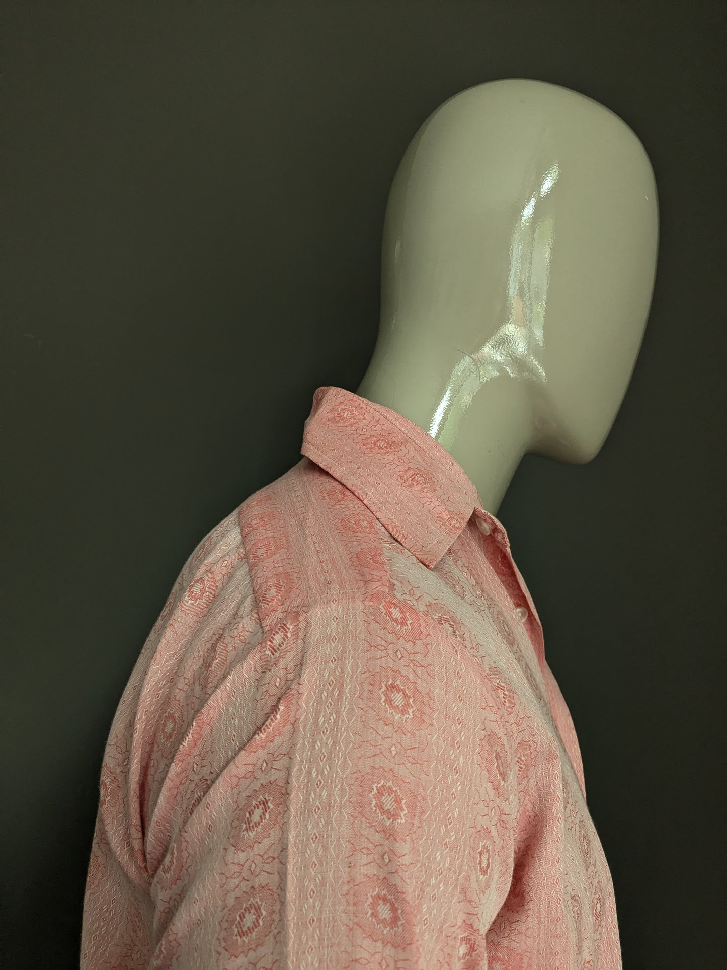 Vintage 70's Get Smart Shirt with Point Collar. Pink beige motif. Size L.