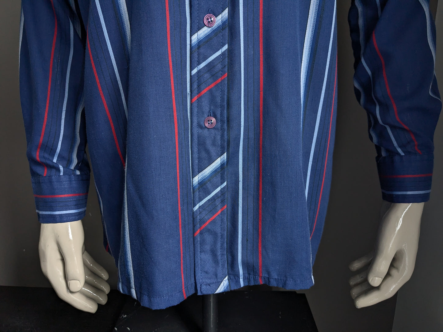 Camicia vintage della camicia zeicat degli anni '70. Strisce rossa blu. Taglia XL.