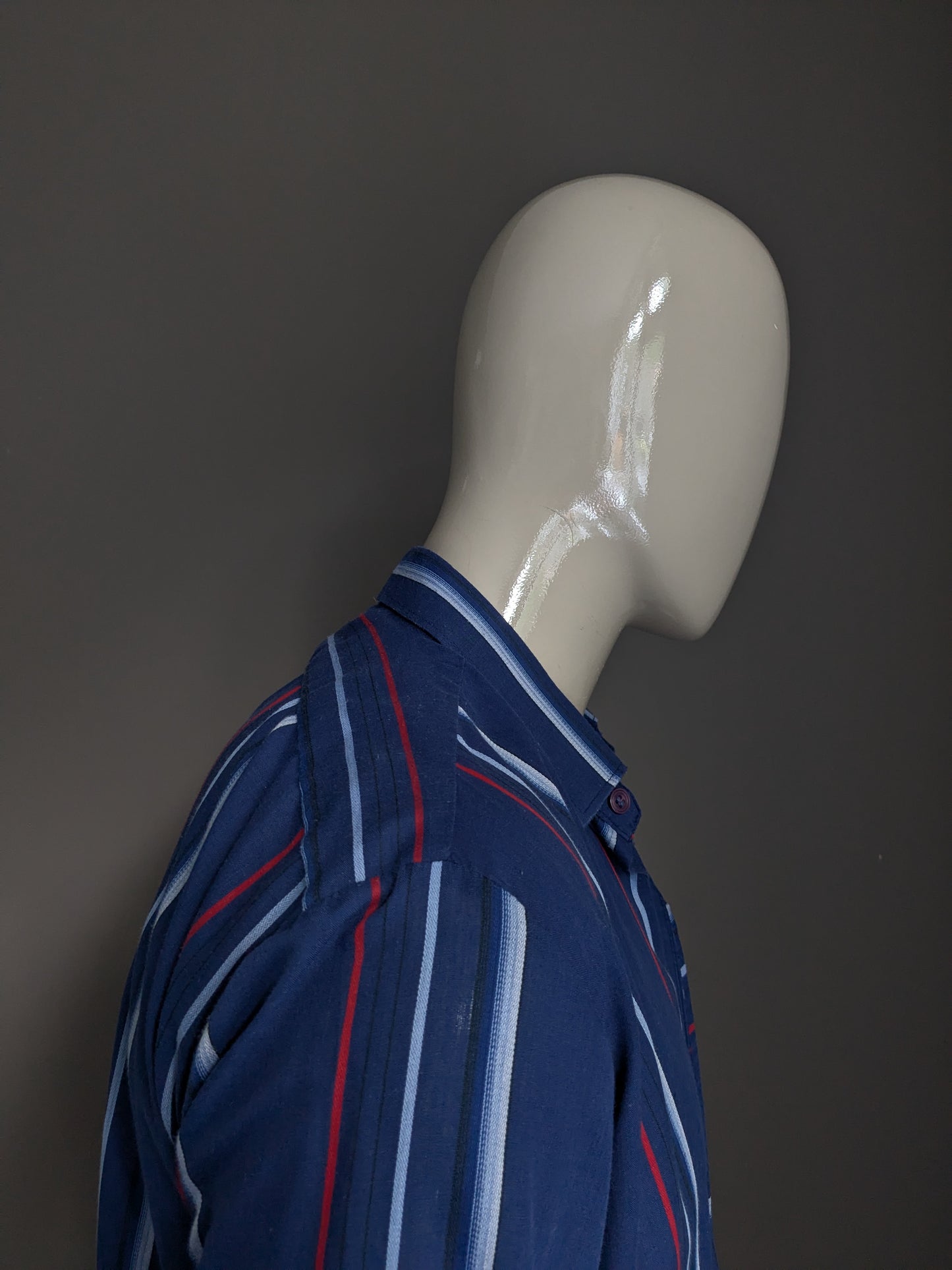 Chemise vintage des années 70 Shirt Zeenat. Blue rouge rayé. Taille xl.