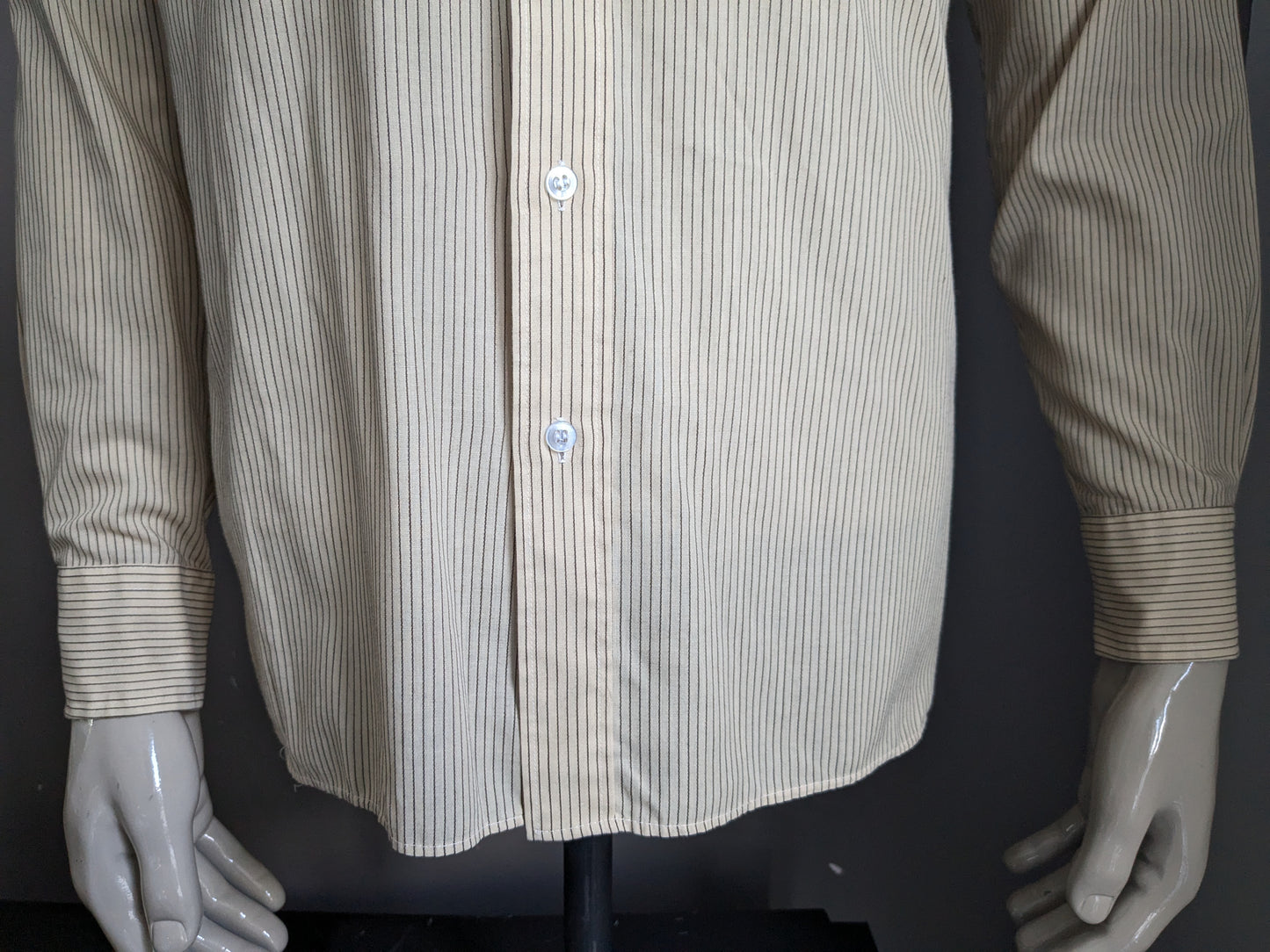 Vintage 70's Austin rode shirt with a point collar. Beige brown striped. Size L.