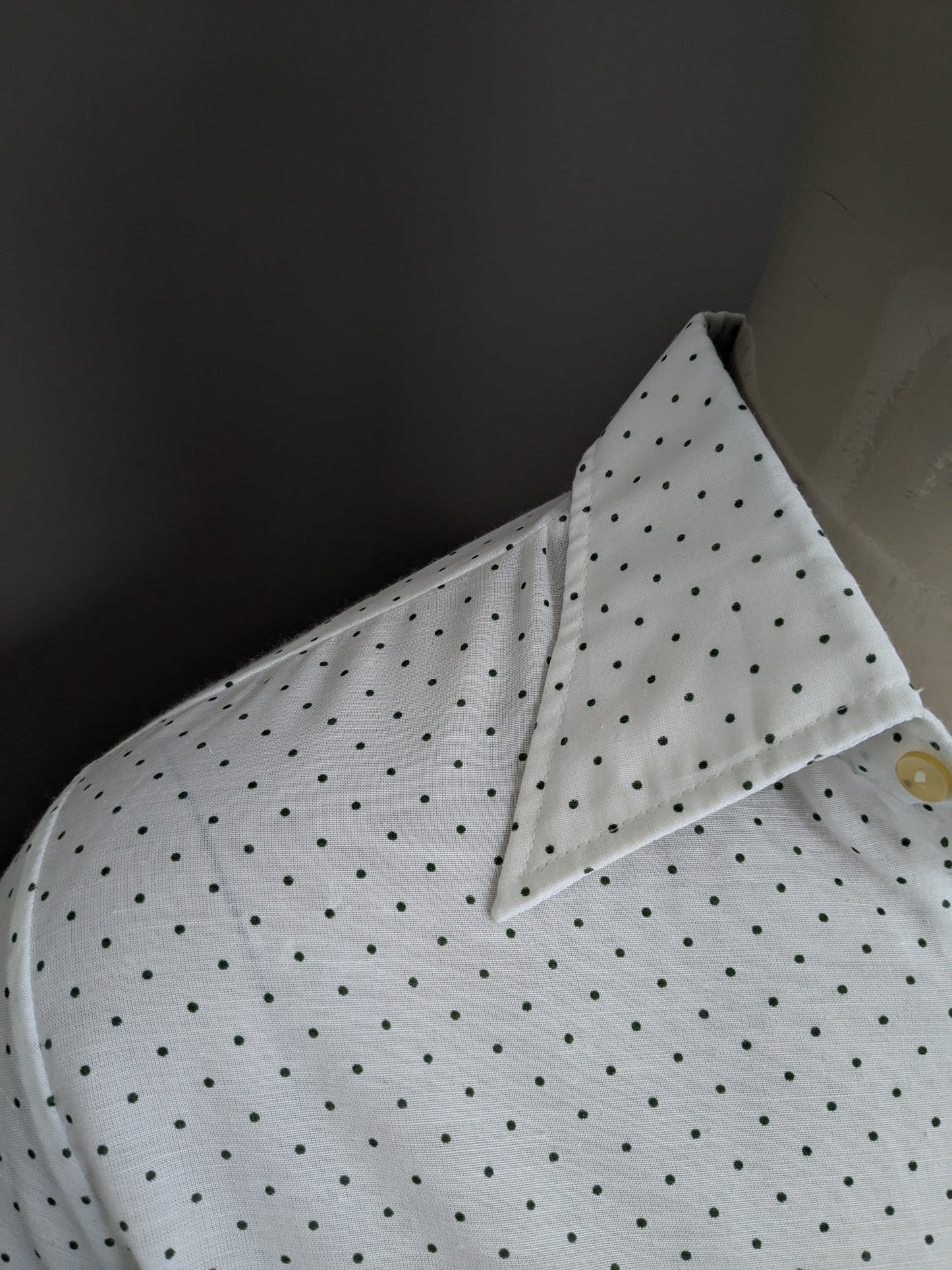 Vintage 70's shirt with point collar. White green dotted. Size L.