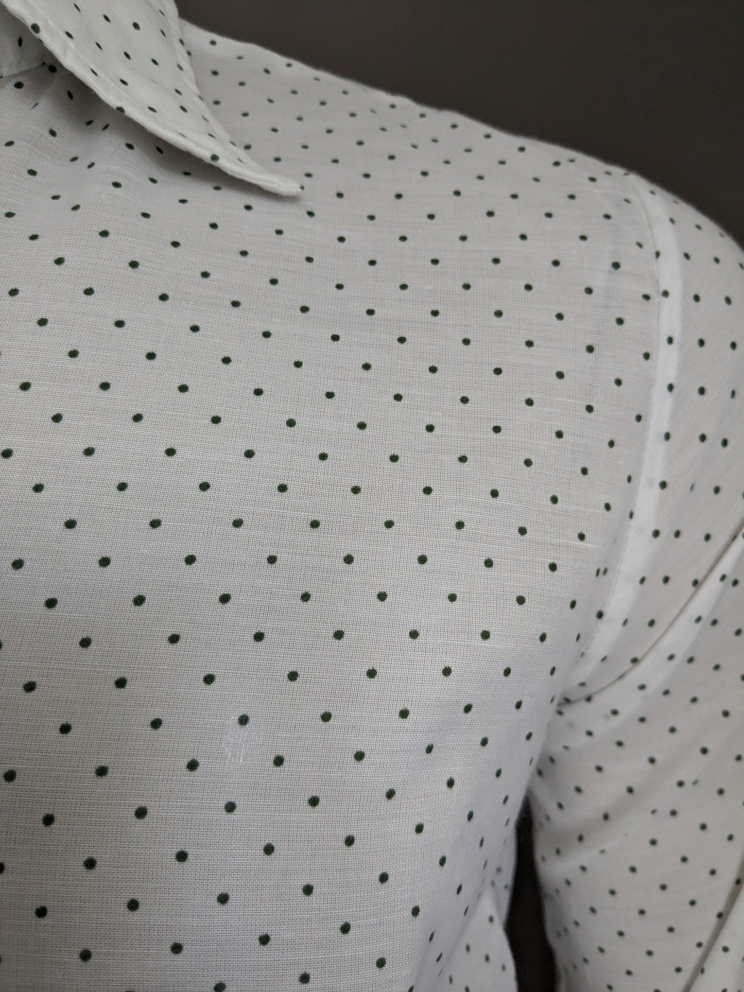 Vintage 70's shirt with point collar. White green dotted. Size L.