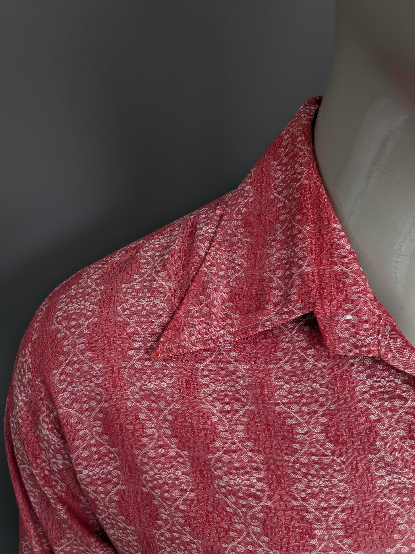 Camicia Sziren vintage degli anni '70 con collare punti. Motivo beige rosso. Taglia M / L.