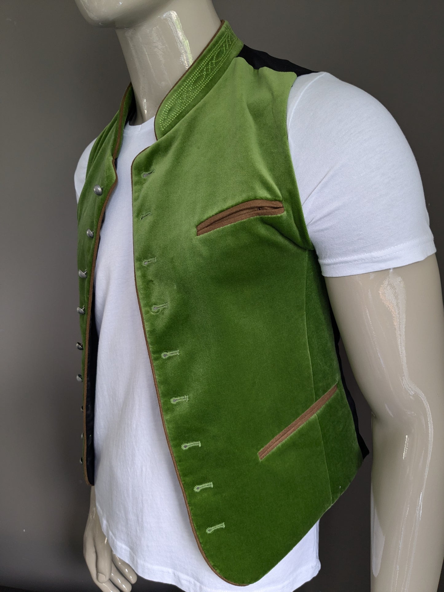 Beautiful vintage Stockerpoint waistcoat. Velvet look green with separate buttons. Size XS.