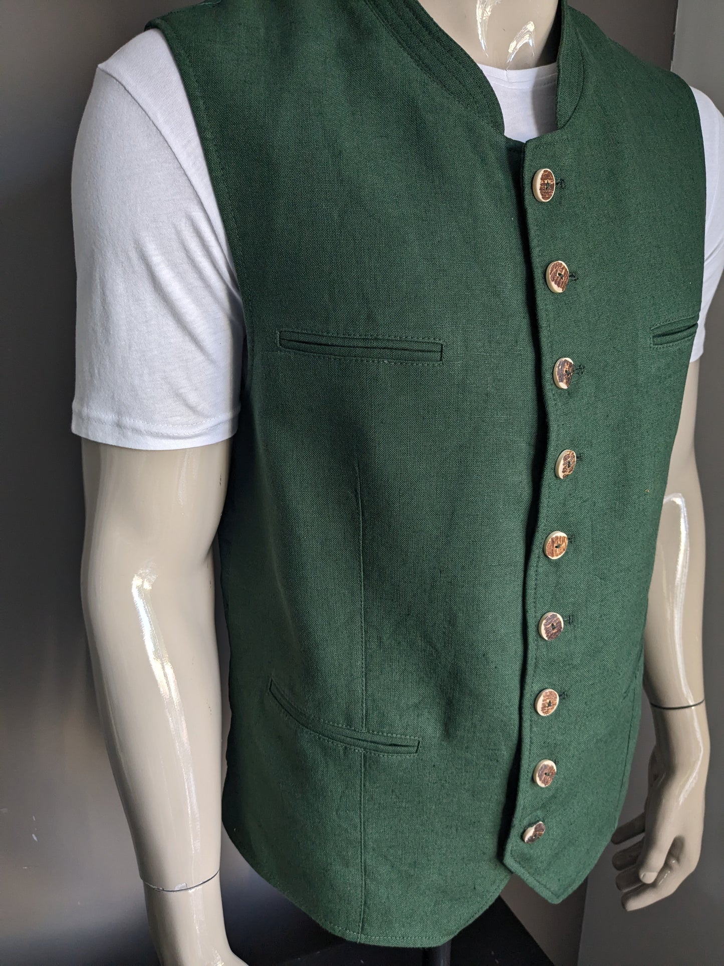 Le gilet alpin de luxe vintage avec boutons séparés. Vert. Taille 52 / L.