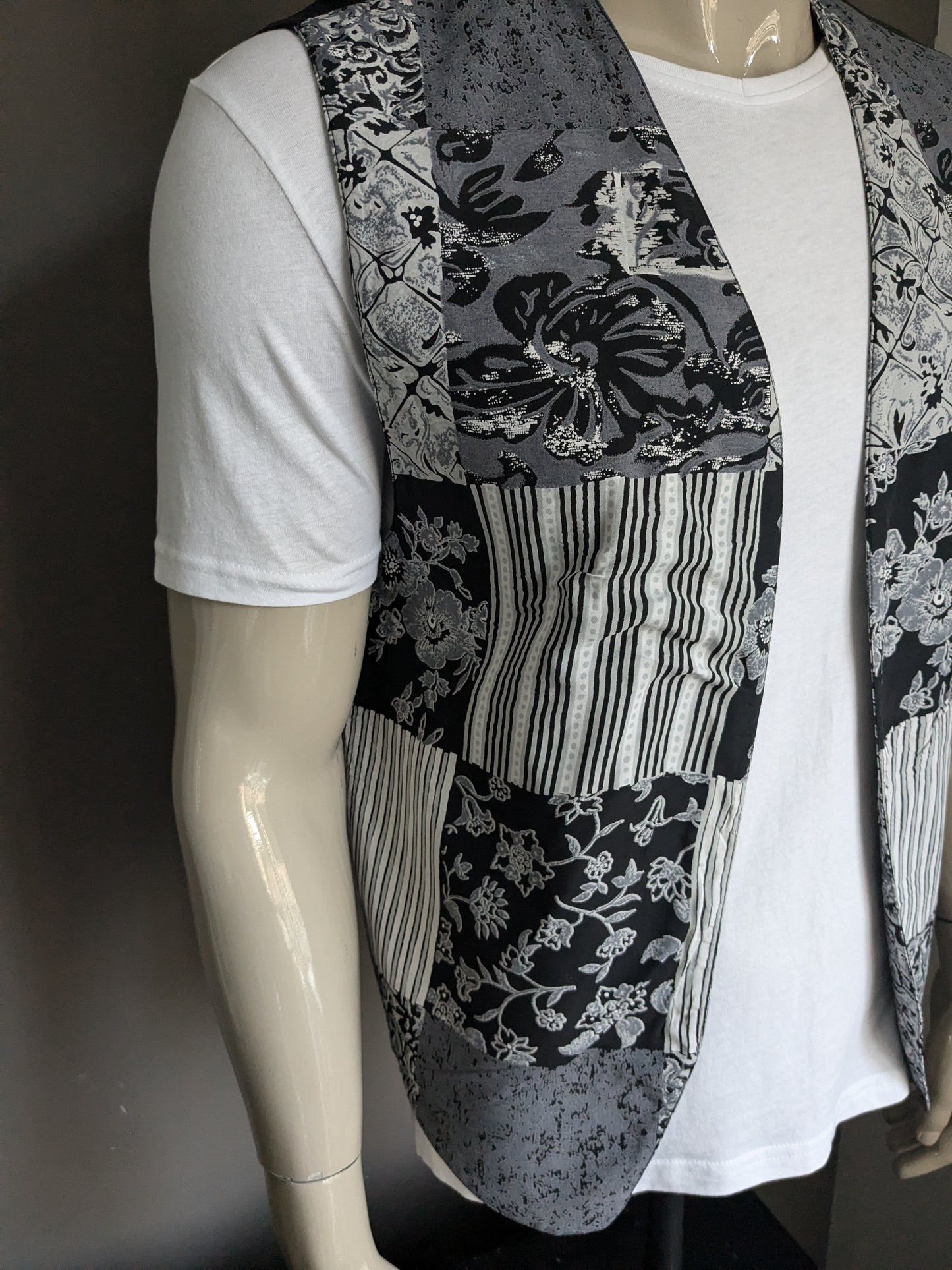 Vintage tweezijdig gilet zonder sluiting. Grijs zwarte print. Maat L.