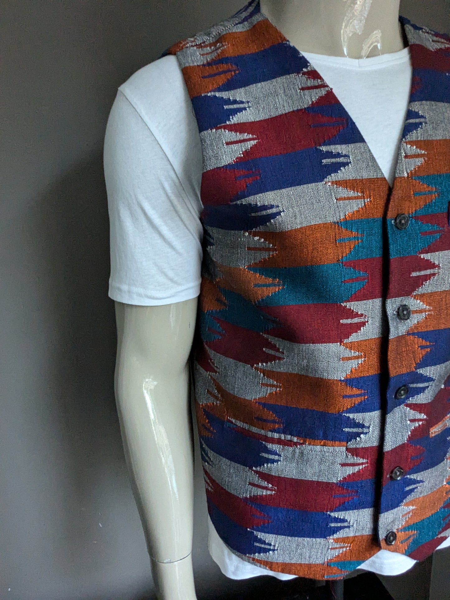 Vintage gilet. Grijs oranje blauw rood motief. Maat L.