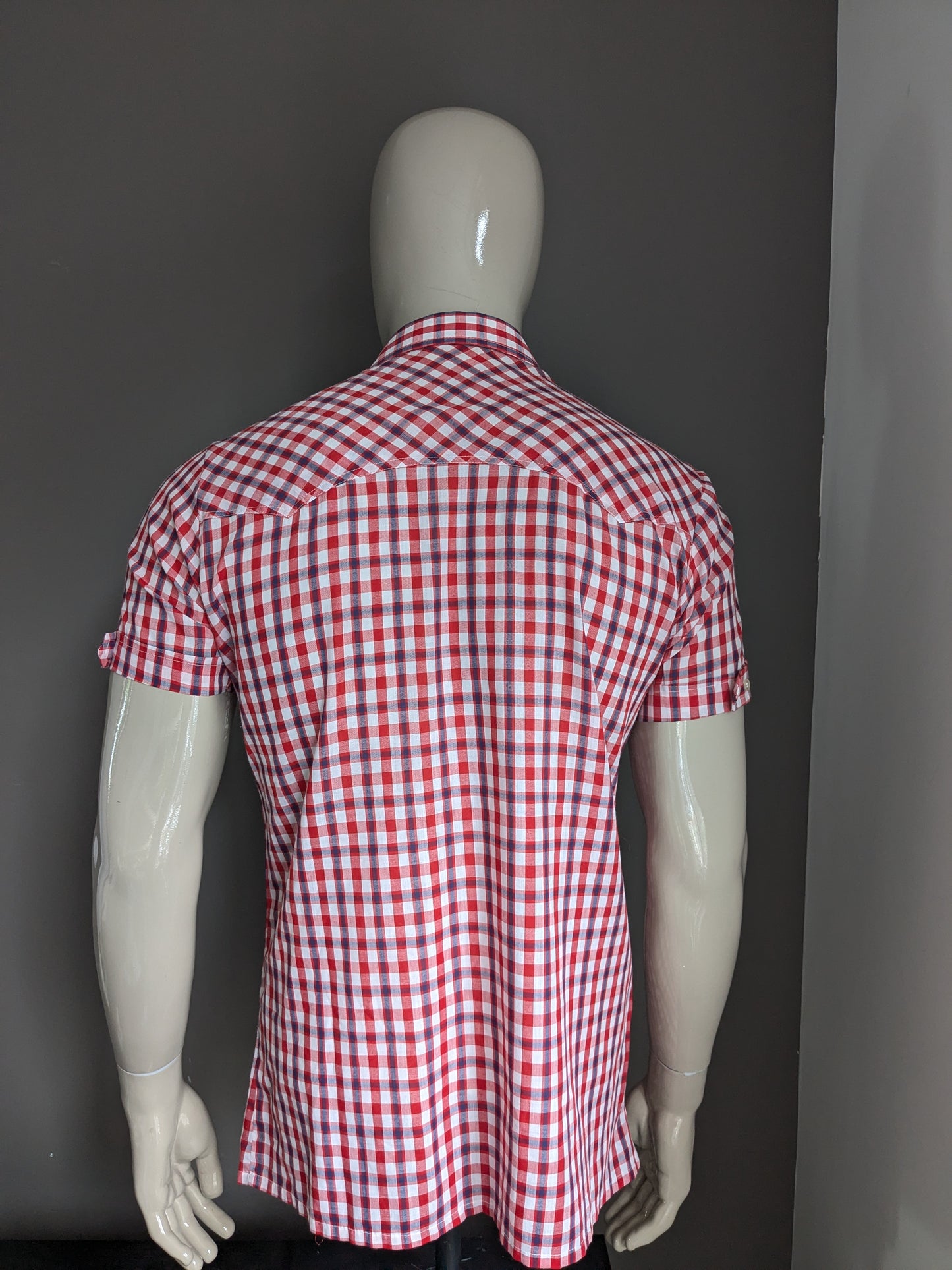 Vintage 70's merwall shirt with point collar and short sleeve. Red white blue checked. Size M.