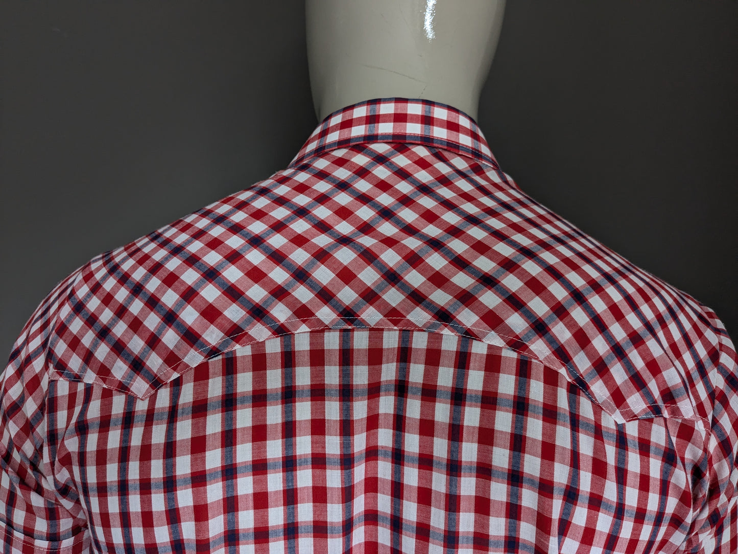 Vintage 70's merwall shirt with point collar and short sleeve. Red white blue checked. Size M.