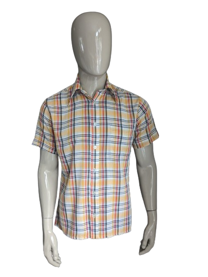 Vintage 70's shirt with point collar and short sleeve. Yellow red black checked. Size L.