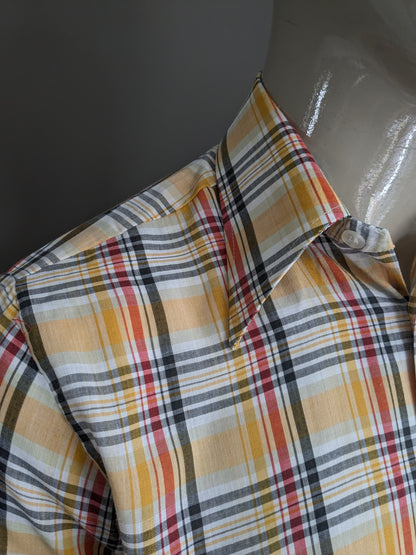 Vintage 70's shirt with point collar and short sleeve. Yellow red black checked. Size L.