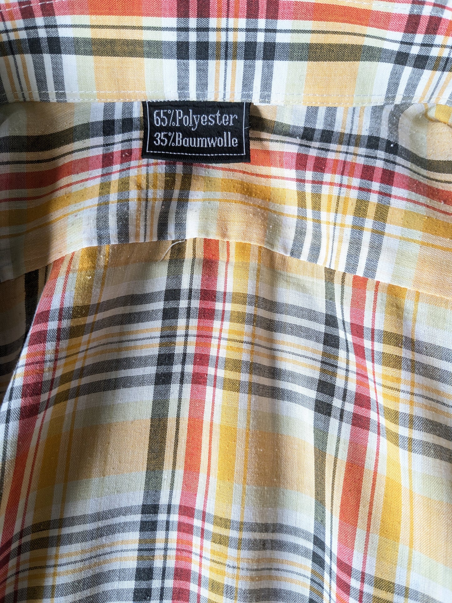 Vintage 70's shirt with point collar and short sleeve. Yellow red black checked. Size L.